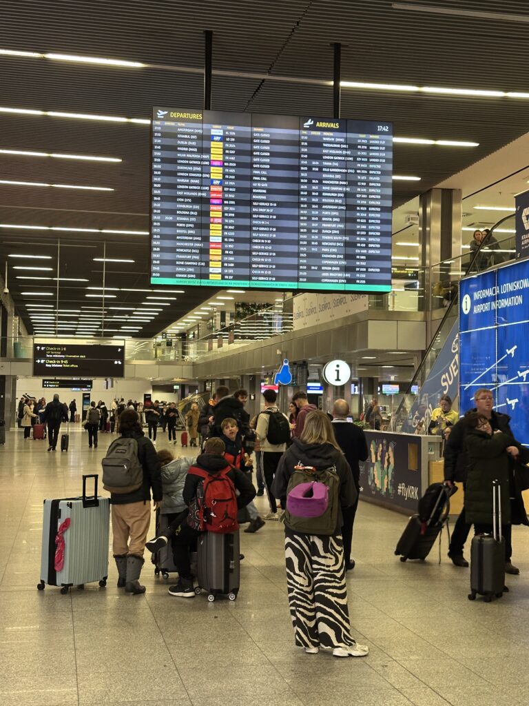 jak kupić tanie loty na Filipiny? zdjęcie na lotnisku 